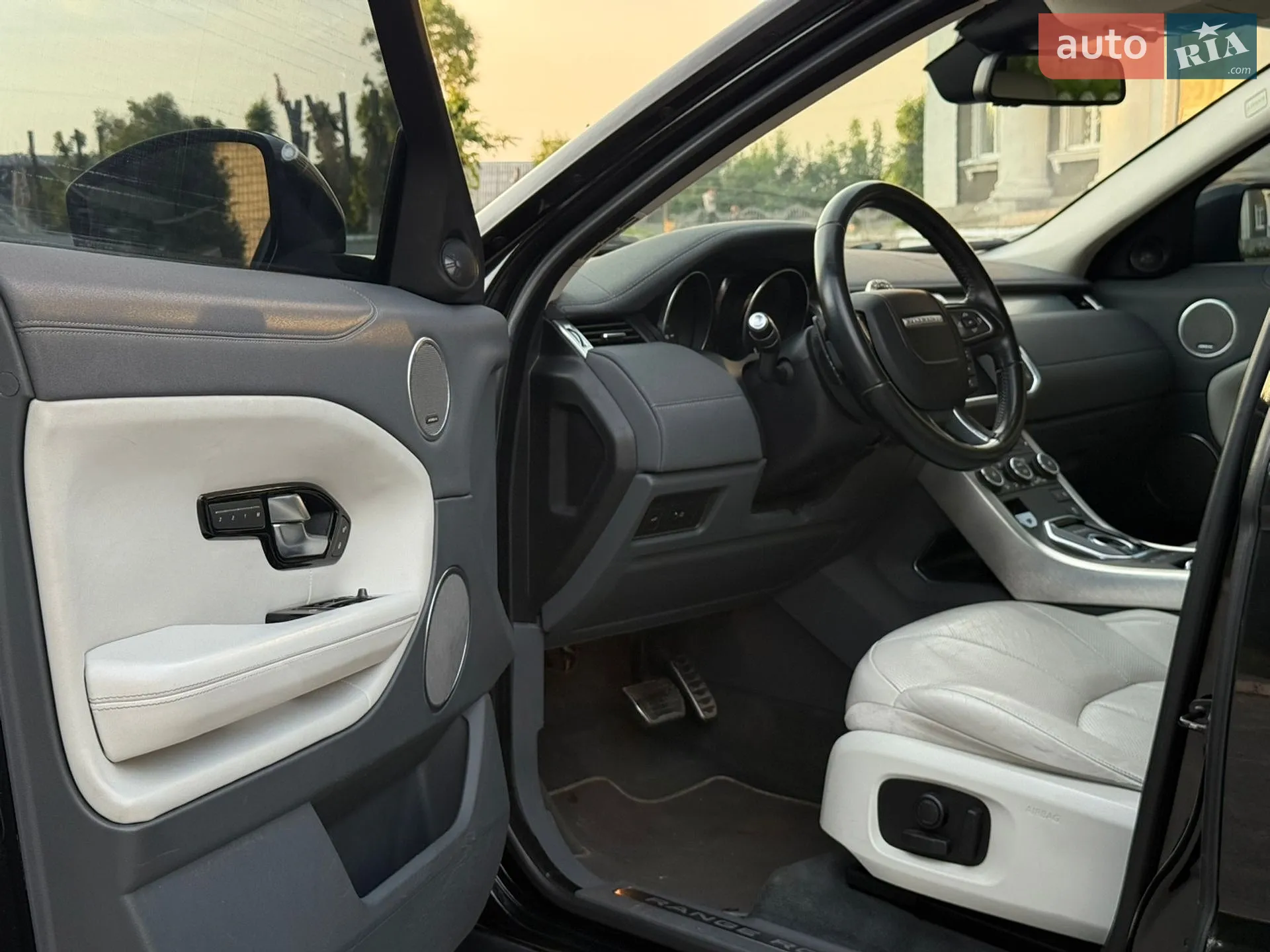 2015 Land Rover Range Rover Evoque - мініатюра 26