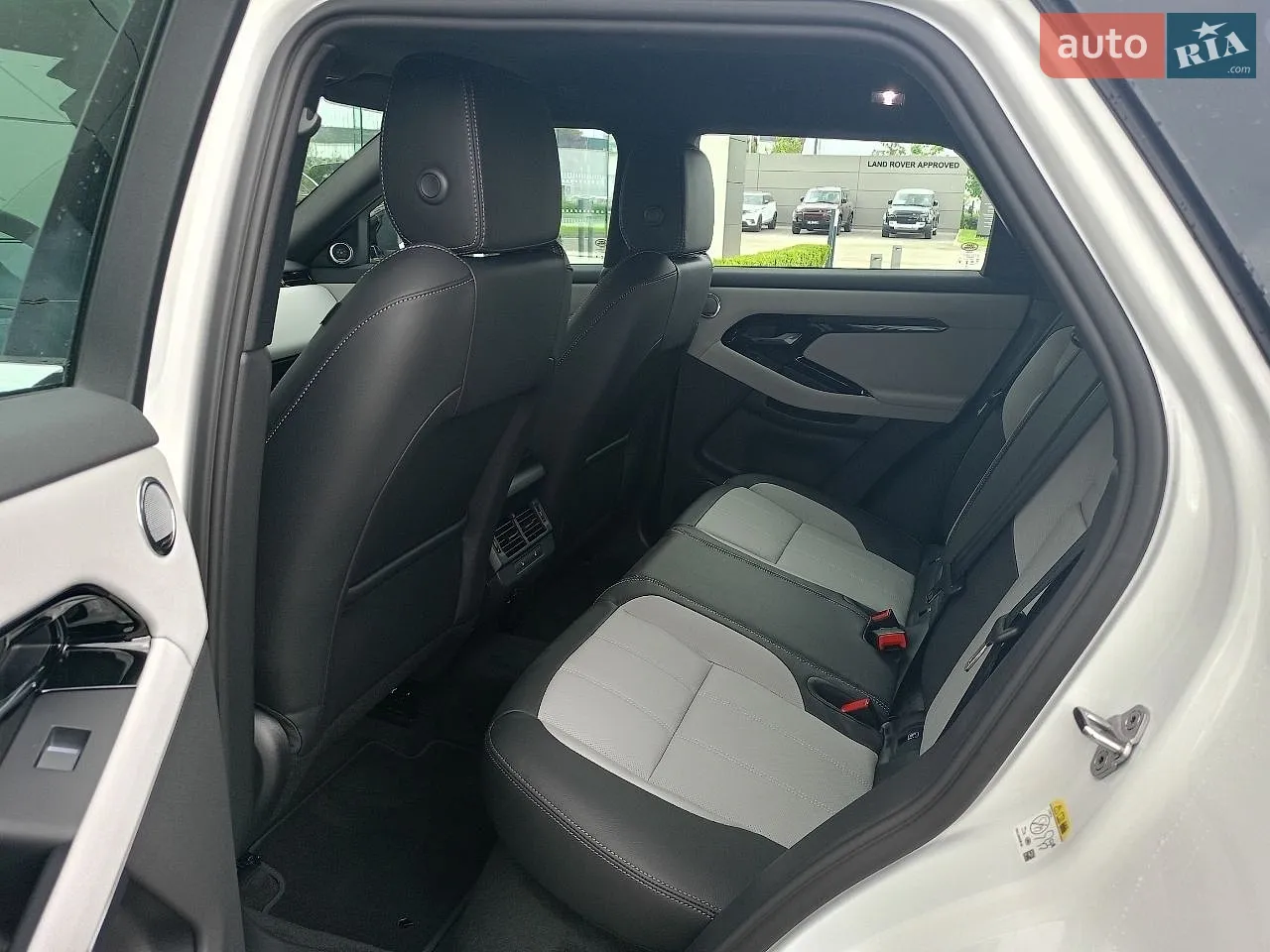 2026 Land Rover Range Rover Evoque - мініатюра 17