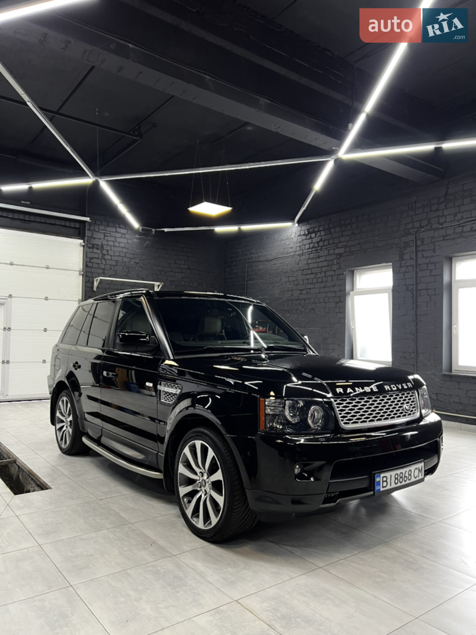 До вашої уваги Офіційний Range Rover Sport Autobiography.
Купувався новим в 2013 в салоні.
Жодного підкрасу , повністю весь в рідній фарбі.
Оригінальний пробіг .
Обслужений до дрібниць.
Останнє ТО майже 2000$ с заміною всіх ременів, помпи , масляного насосу нового зразка , всі рідини , мийка всіх радіаторів.
Після повного детейлінгу (поліровка/хімчистка/кераміка).
За додатковими питаннями дзвоніть.