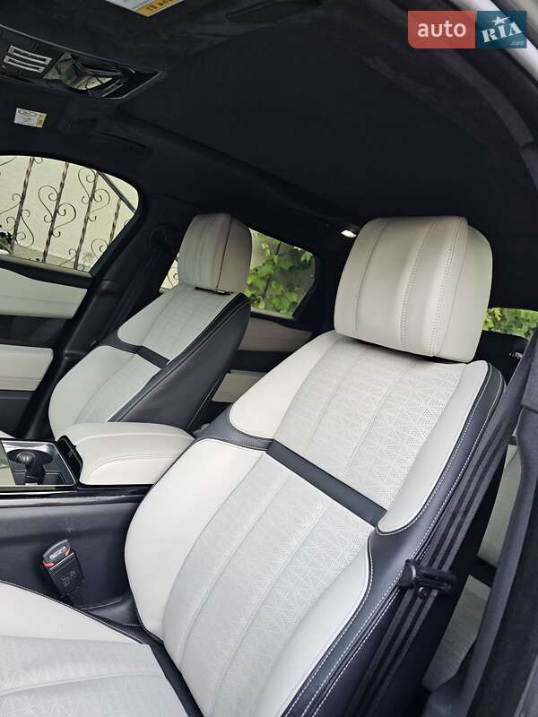 Внедорожник / Кроссовер Land Rover Range Rover Velar 2017 в Остроге