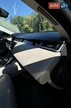 Внедорожник / Кроссовер Land Rover Range Rover Velar 2018 в 
