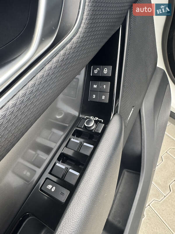 Внедорожник / Кроссовер Land Rover Range Rover Velar 2019 в Киеве фото 32 Внедорожник / Кроссовер Land Rover Range Rover Velar 2019 в Киеве