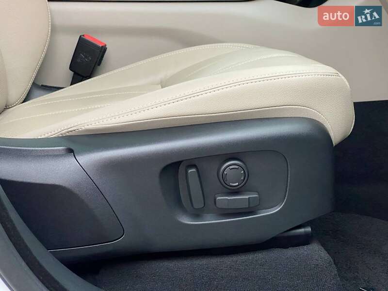 Внедорожник / Кроссовер Land Rover Range Rover Velar 2022 в Киеве