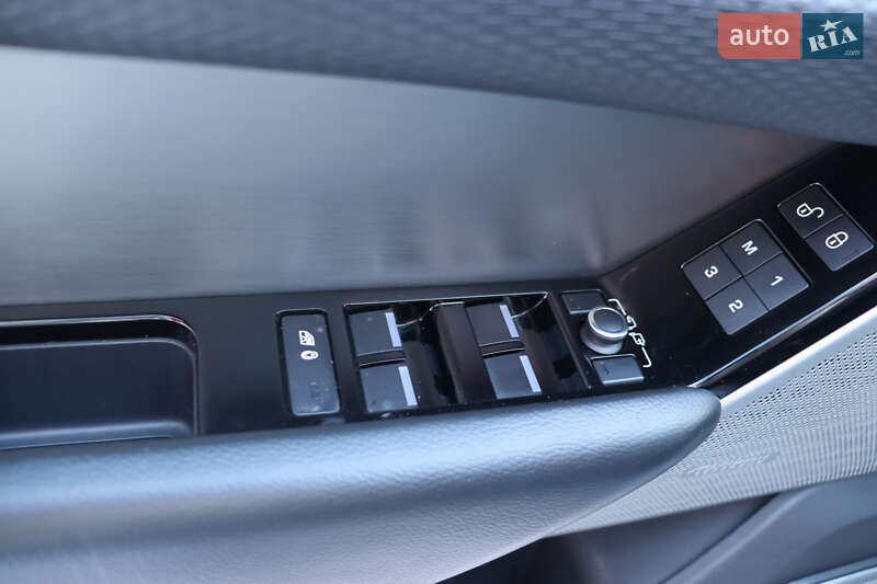 Позашляховик / Кросовер Land Rover Range Rover Velar 2018 в Львові