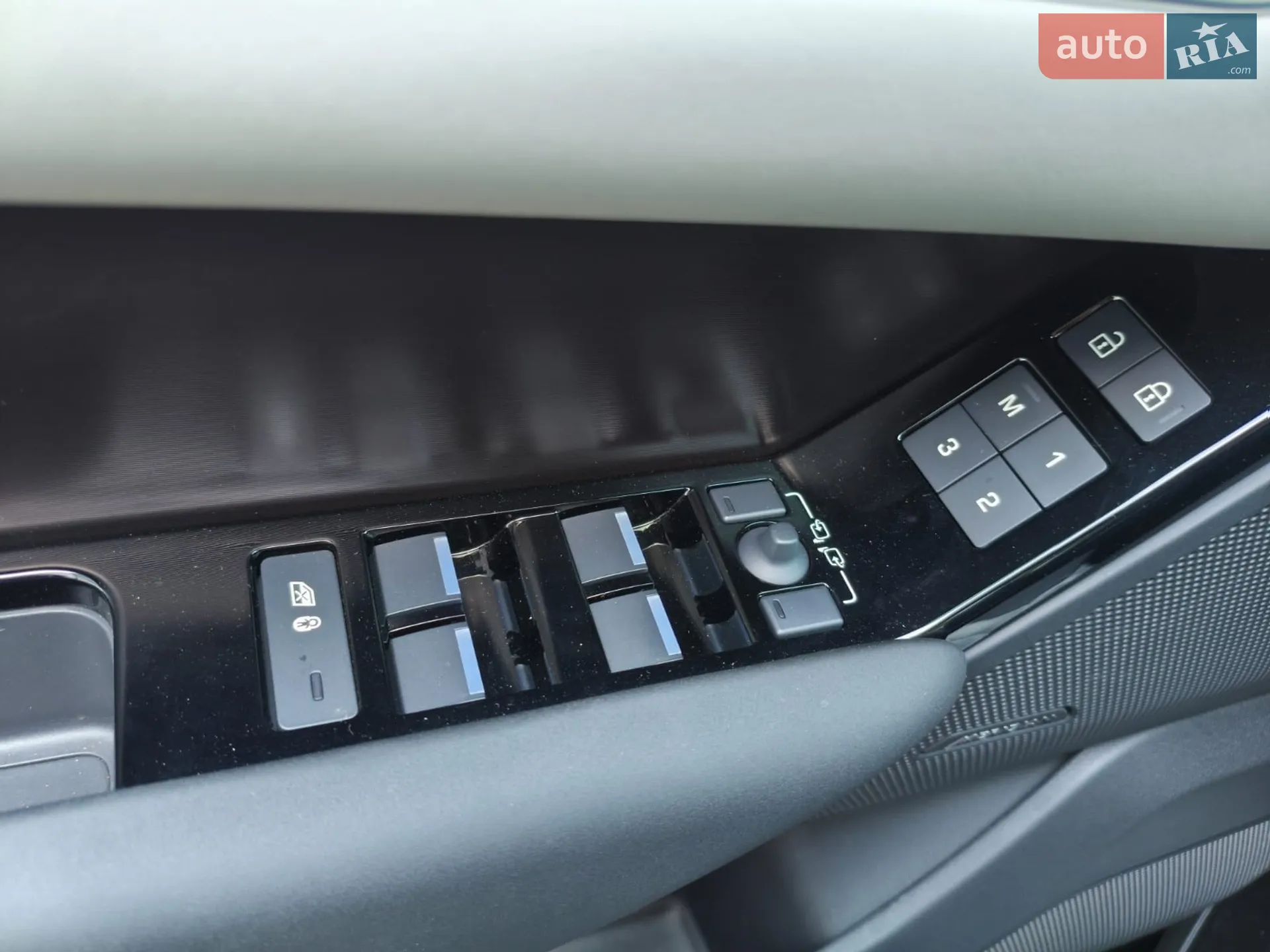 2026 Land Rover Range Rover Velar - мініатюра 17
