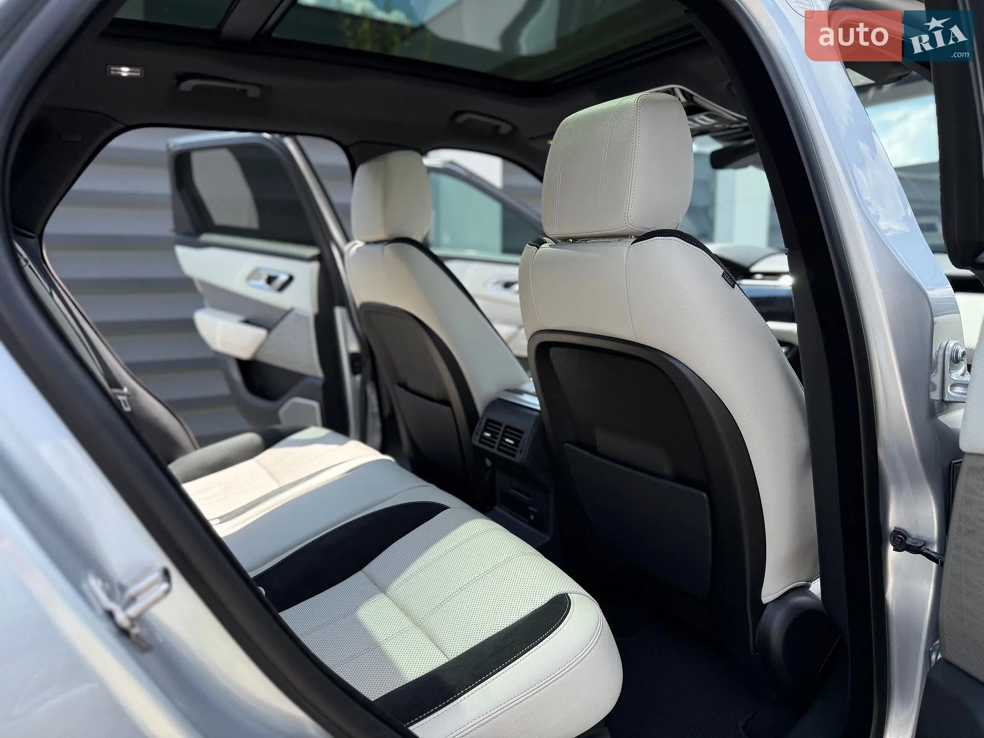 2018 Land Rover Range Rover Velar - мініатюра 26