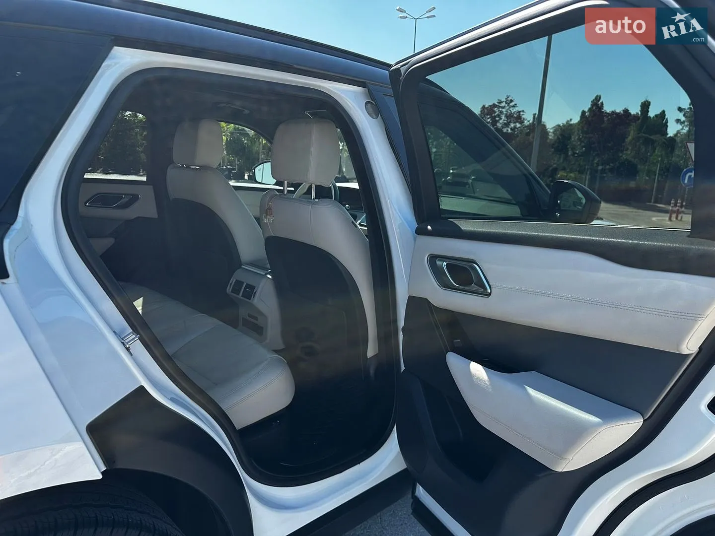 2019 Land Rover Range Rover Velar - мініатюра 24