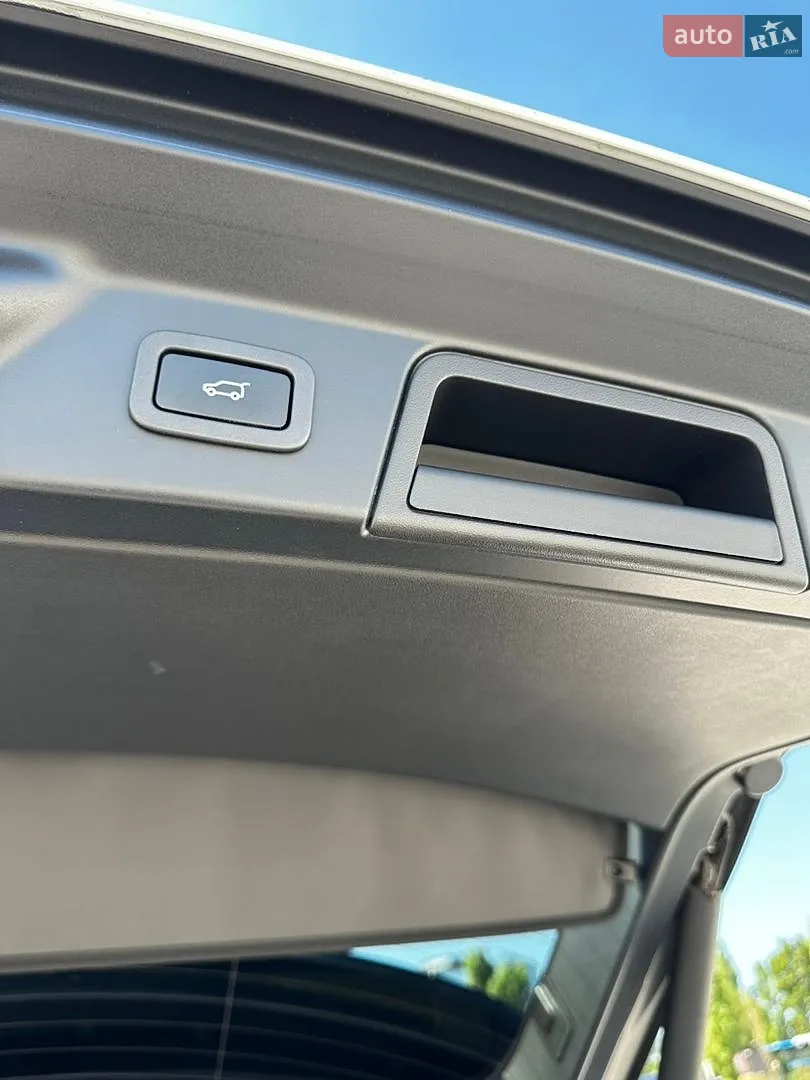 2019 Land Rover Range Rover Velar - мініатюра 28