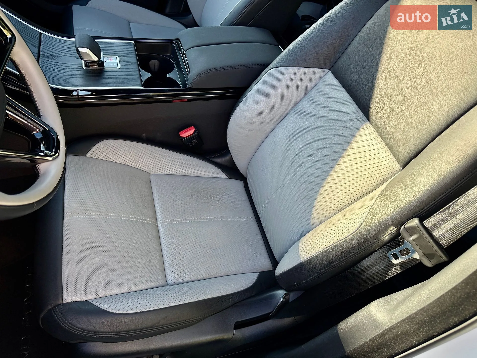 2025 Land Rover Range Rover Velar - мініатюра 8