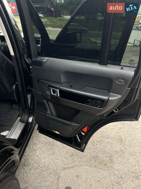 Внедорожник / Кроссовер Land Rover Range Rover 2005 в Черновцах