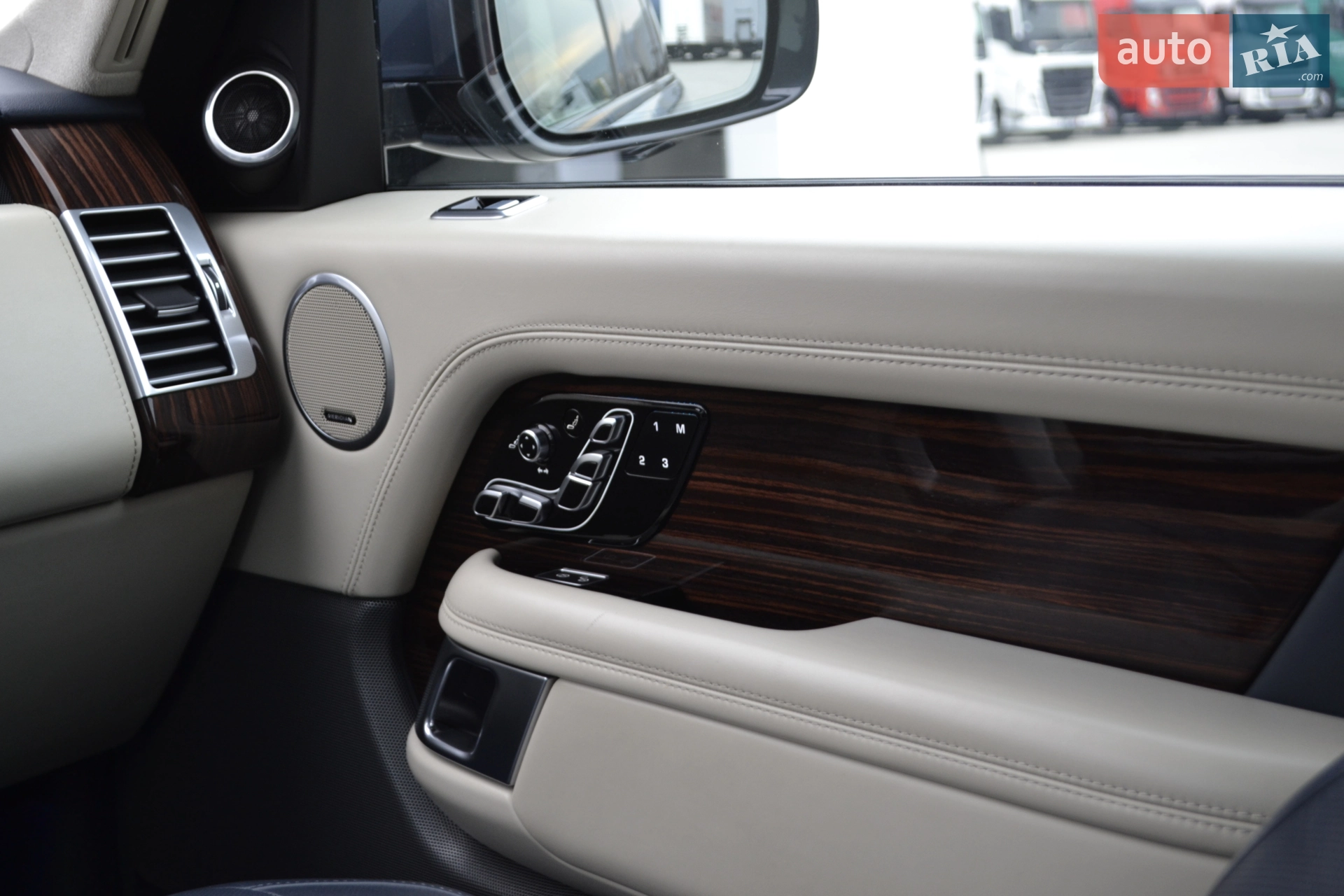 2018 Land Rover Range Rover - мініатюра 9