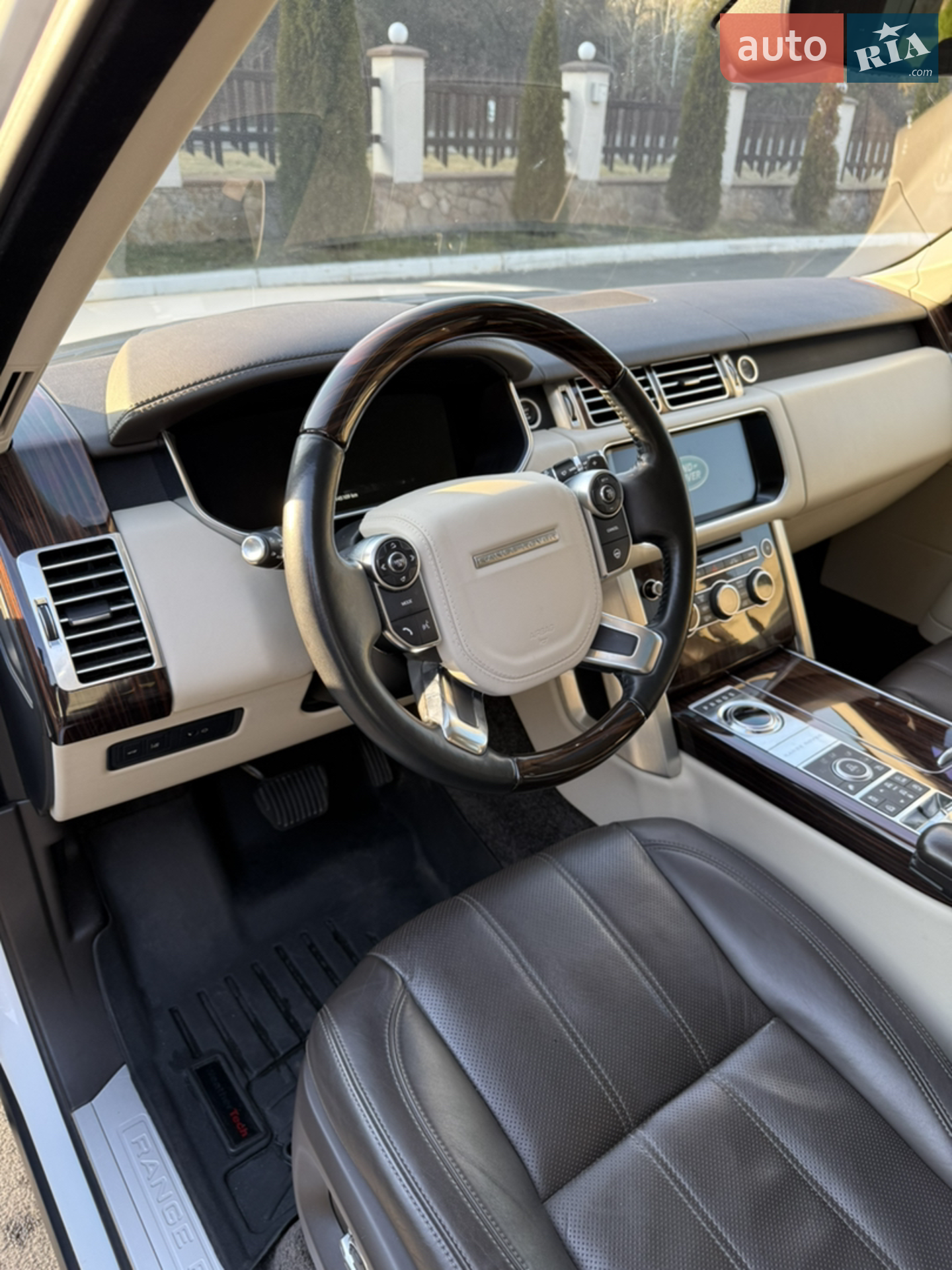 2017 Land Rover Range Rover - мініатюра 25