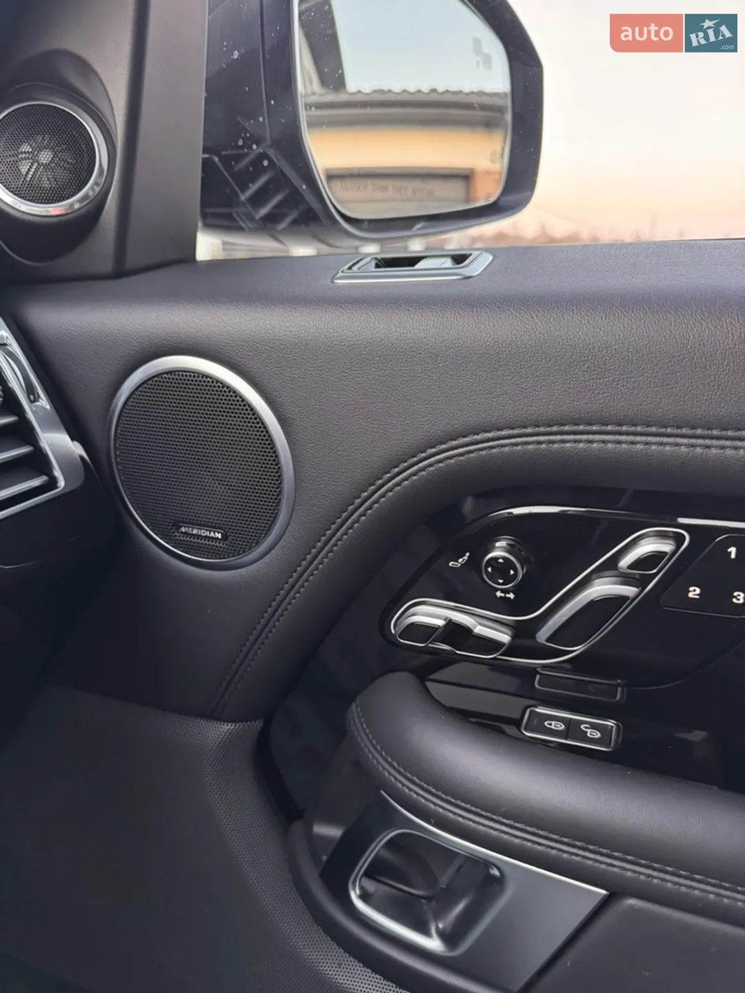 2020 Land Rover Range Rover - мініатюра 15