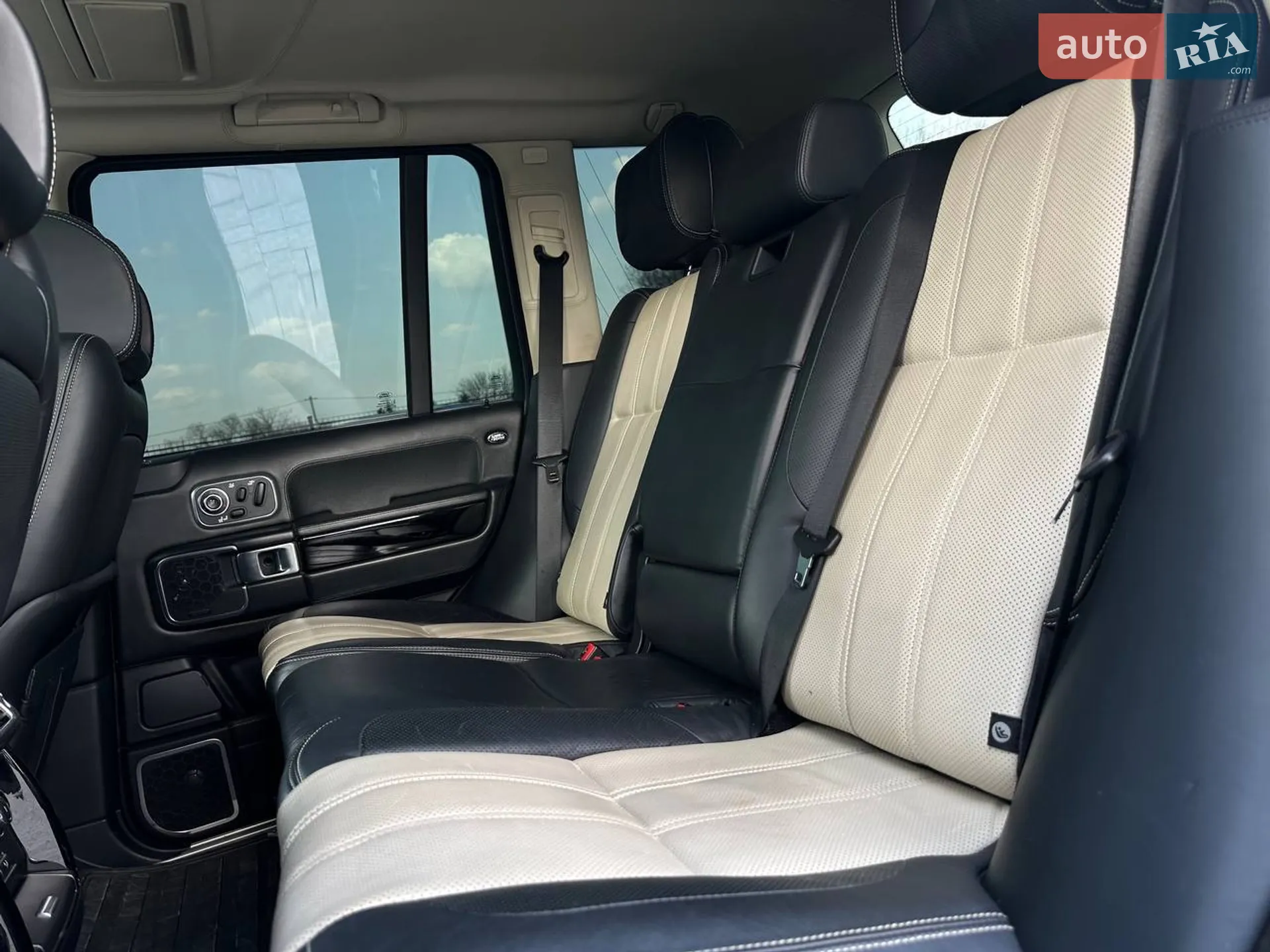 2010 Land Rover Range Rover - мініатюра 18