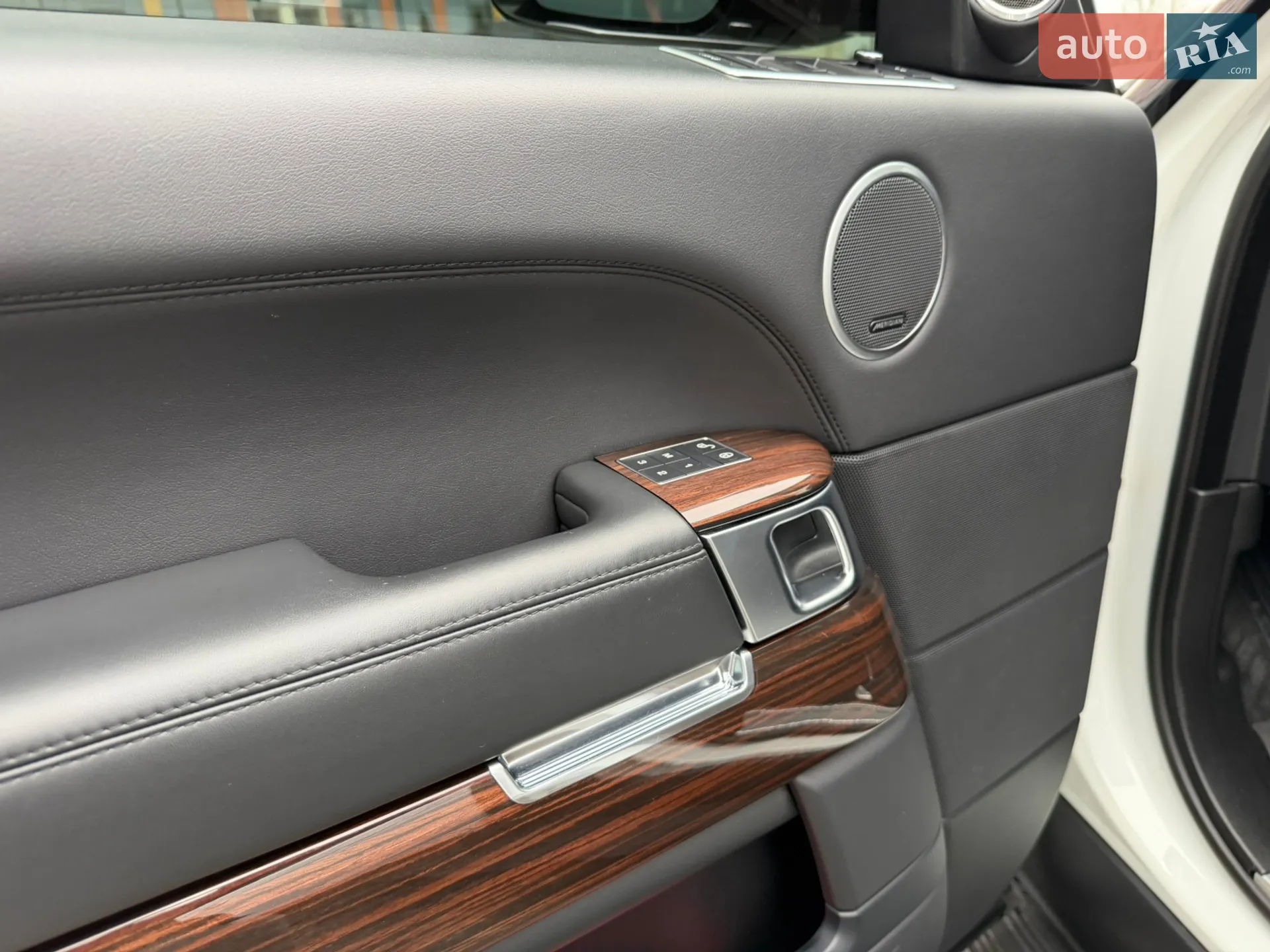 2015 Land Rover Range Rover - мініатюра 24