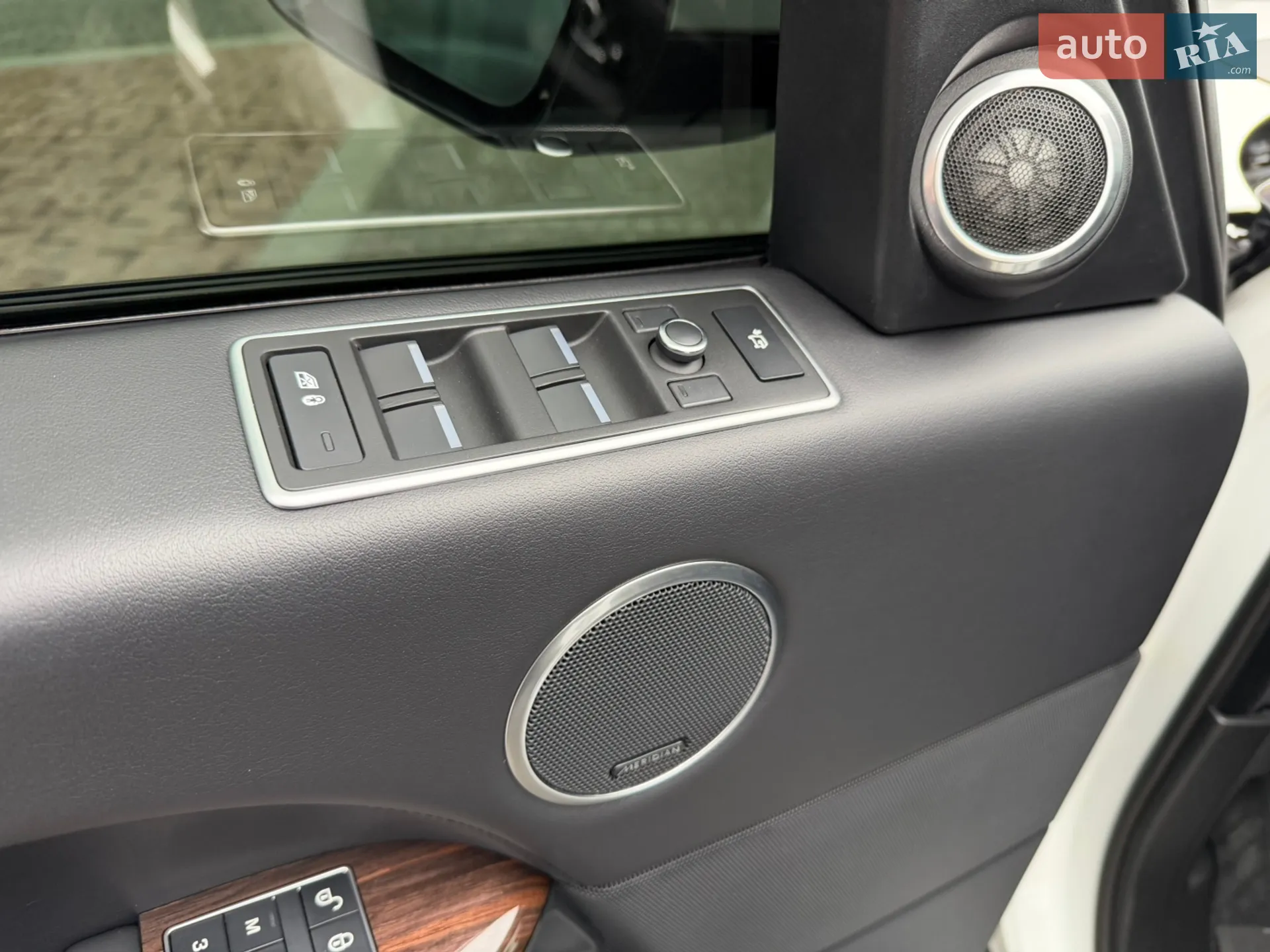 2015 Land Rover Range Rover - мініатюра 25