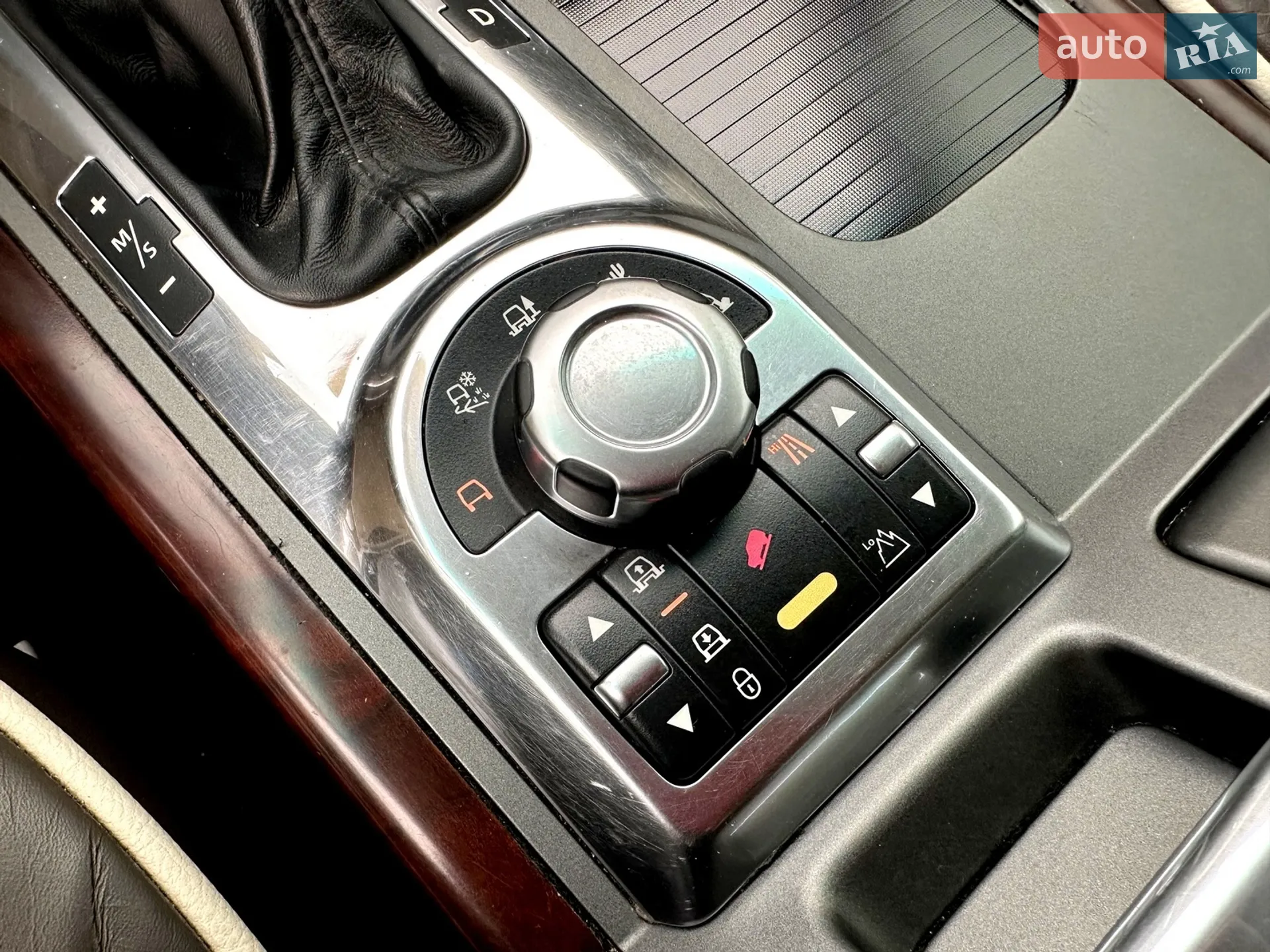 2010 Land Rover Range Rover - мініатюра 24
