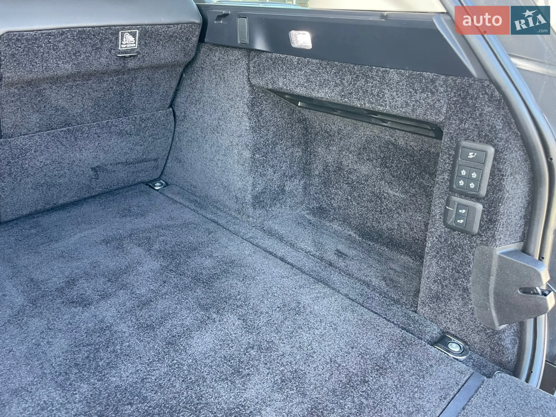 Land Rover Range Rover 2018 VIN SALGV2RE1JA513465 фото оголошення 18 з 56