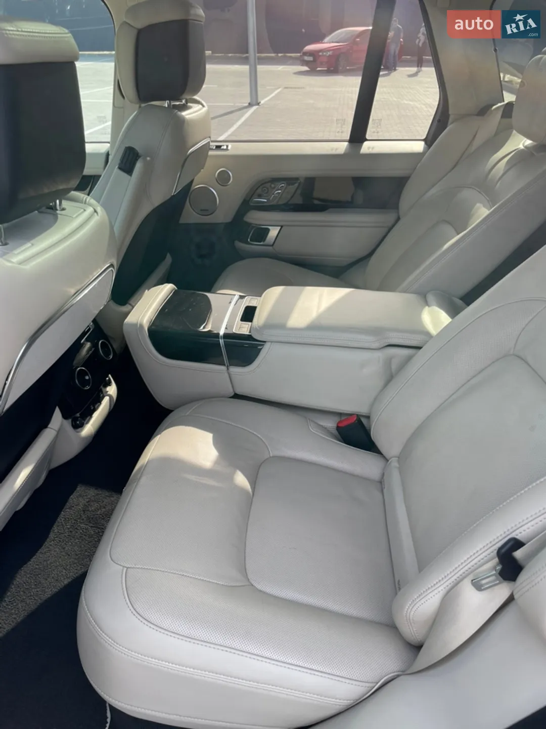 Land Rover Range Rover 2018 VIN SALGV2RE1JA513465 фото оголошення 32 з 56