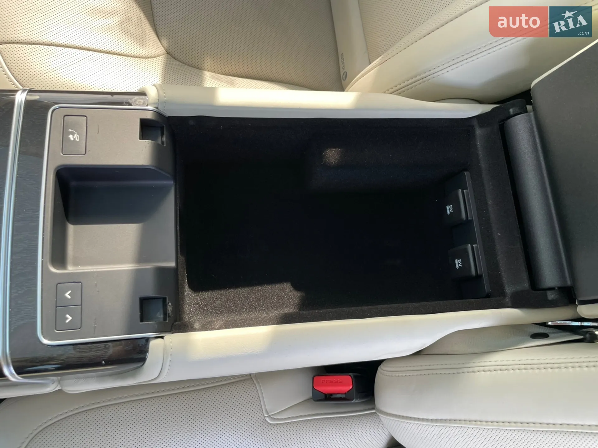 Land Rover Range Rover 2018 VIN SALGV2RE1JA513465 фото оголошення 35 з 56