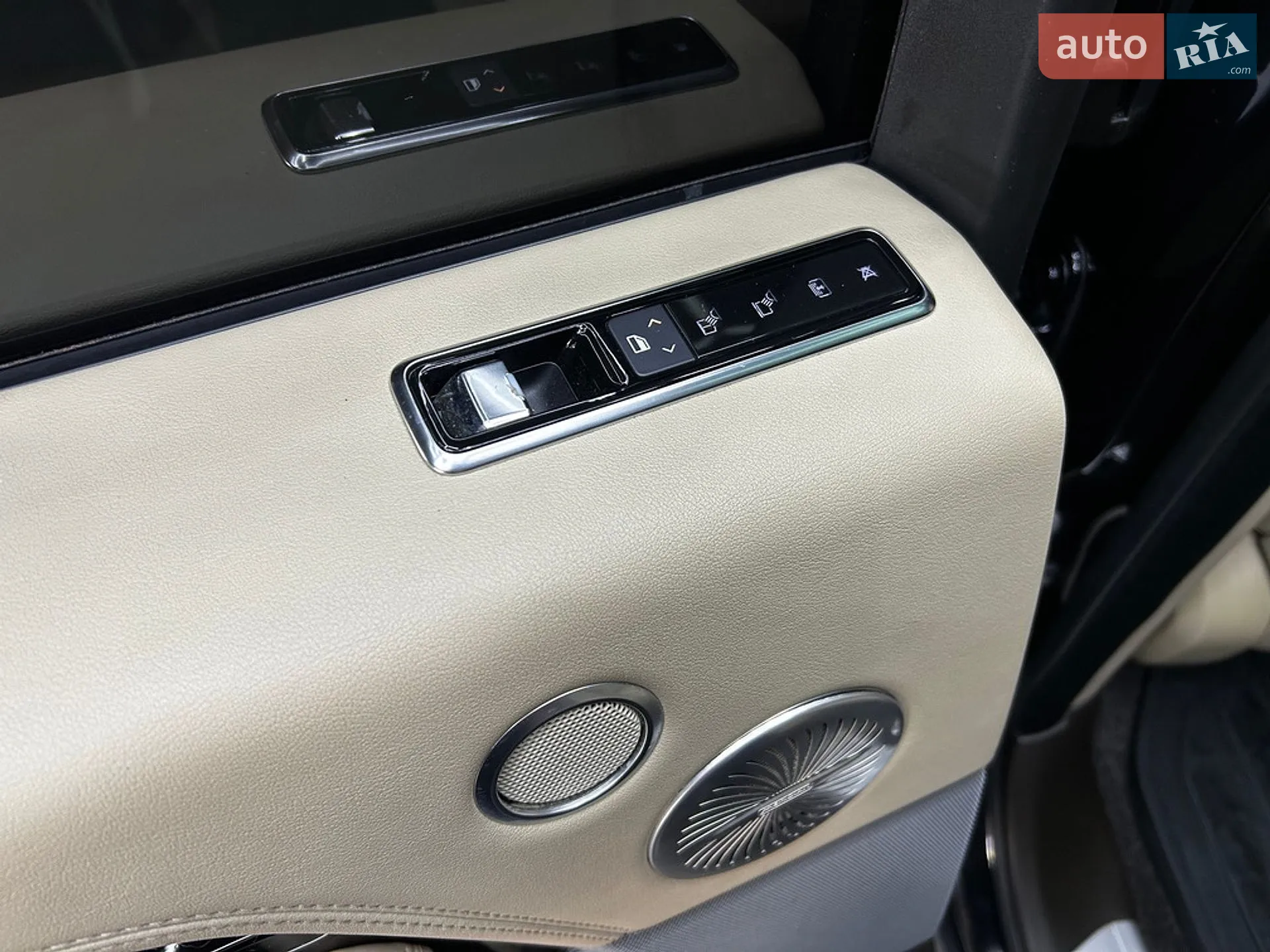 2017 Land Rover Range Rover - мініатюра 25
