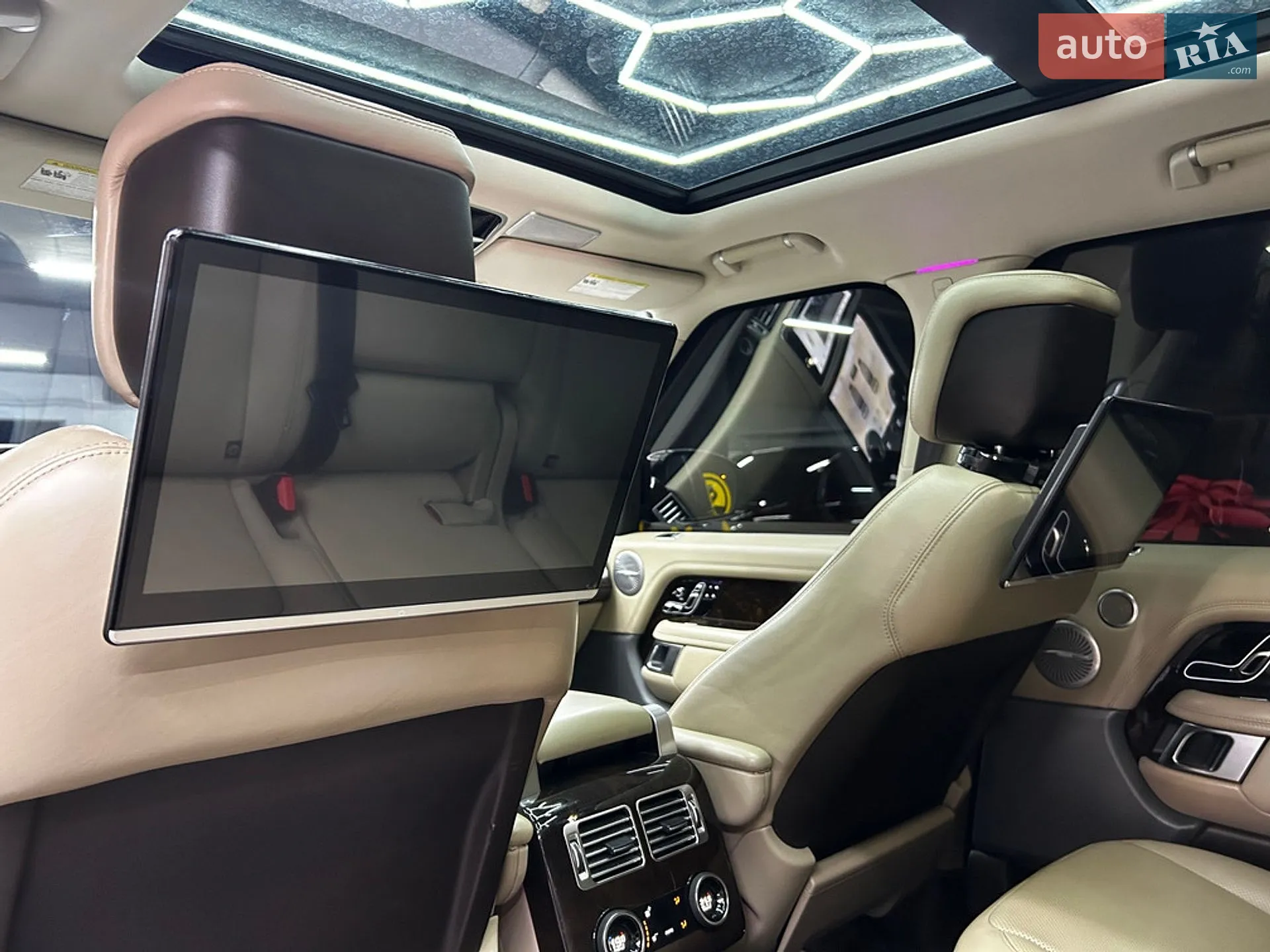 2017 Land Rover Range Rover - мініатюра 28