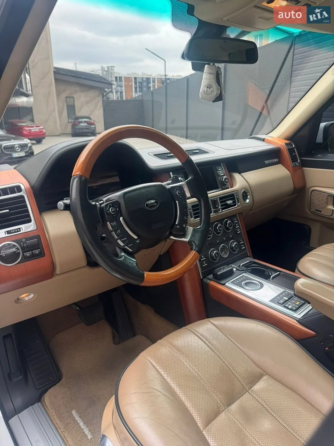 2011 Land Rover Range Rover - мініатюра 24