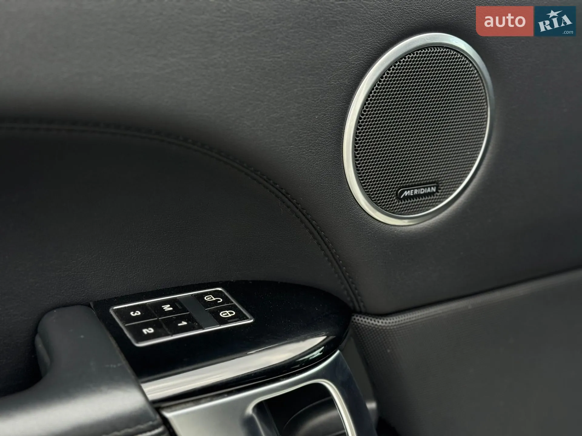 2014 Land Rover Range Rover - мініатюра 25