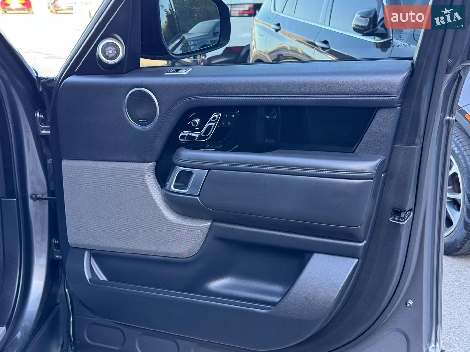 2018 Land Rover Range Rover - мініатюра 17