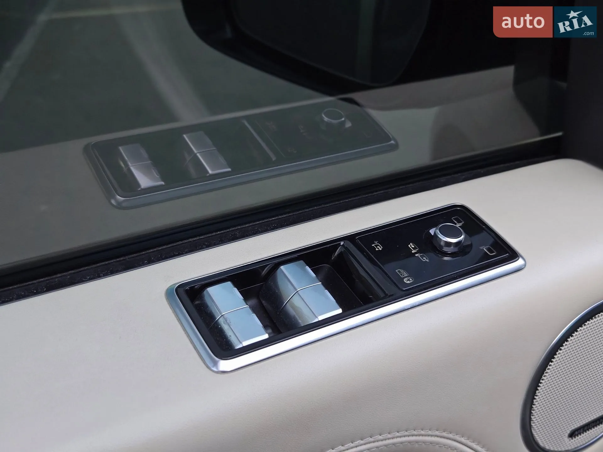 2019 Land Rover Range Rover - мініатюра 25