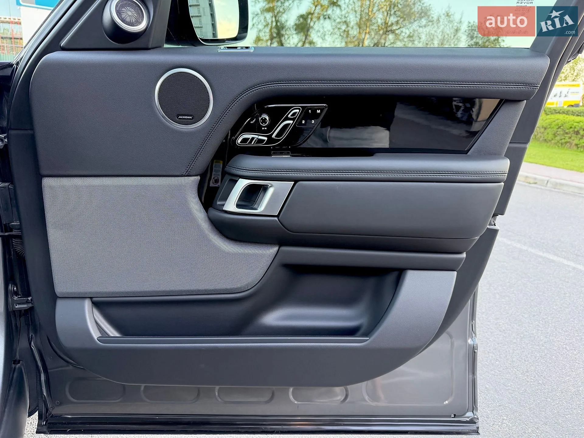 2018 Land Rover Range Rover - мініатюра 27