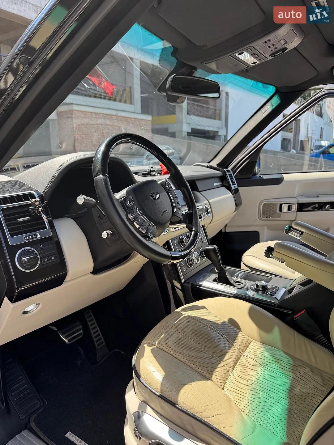 2010 Land Rover Range Rover - мініатюра 25