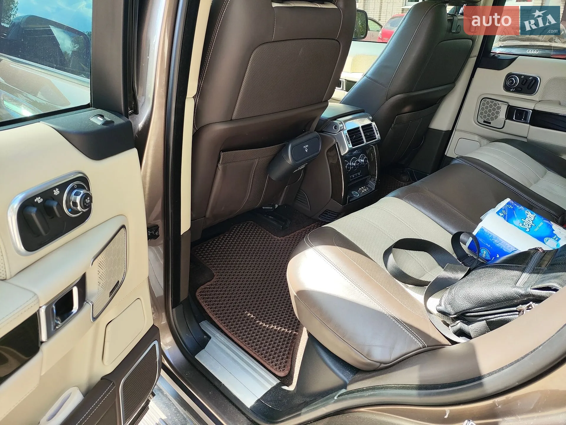 2010 Land Rover Range Rover - мініатюра 12