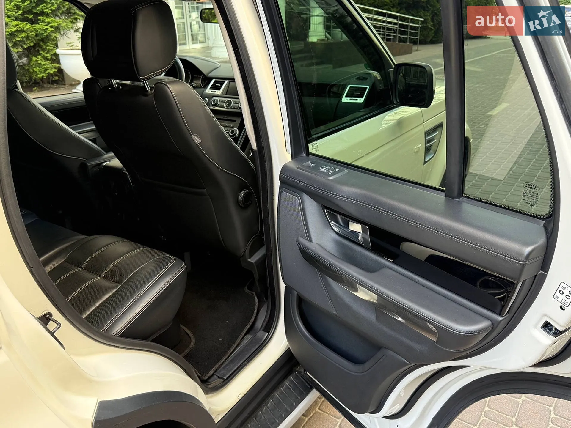 2010 Land Rover Range Rover - мініатюра 28