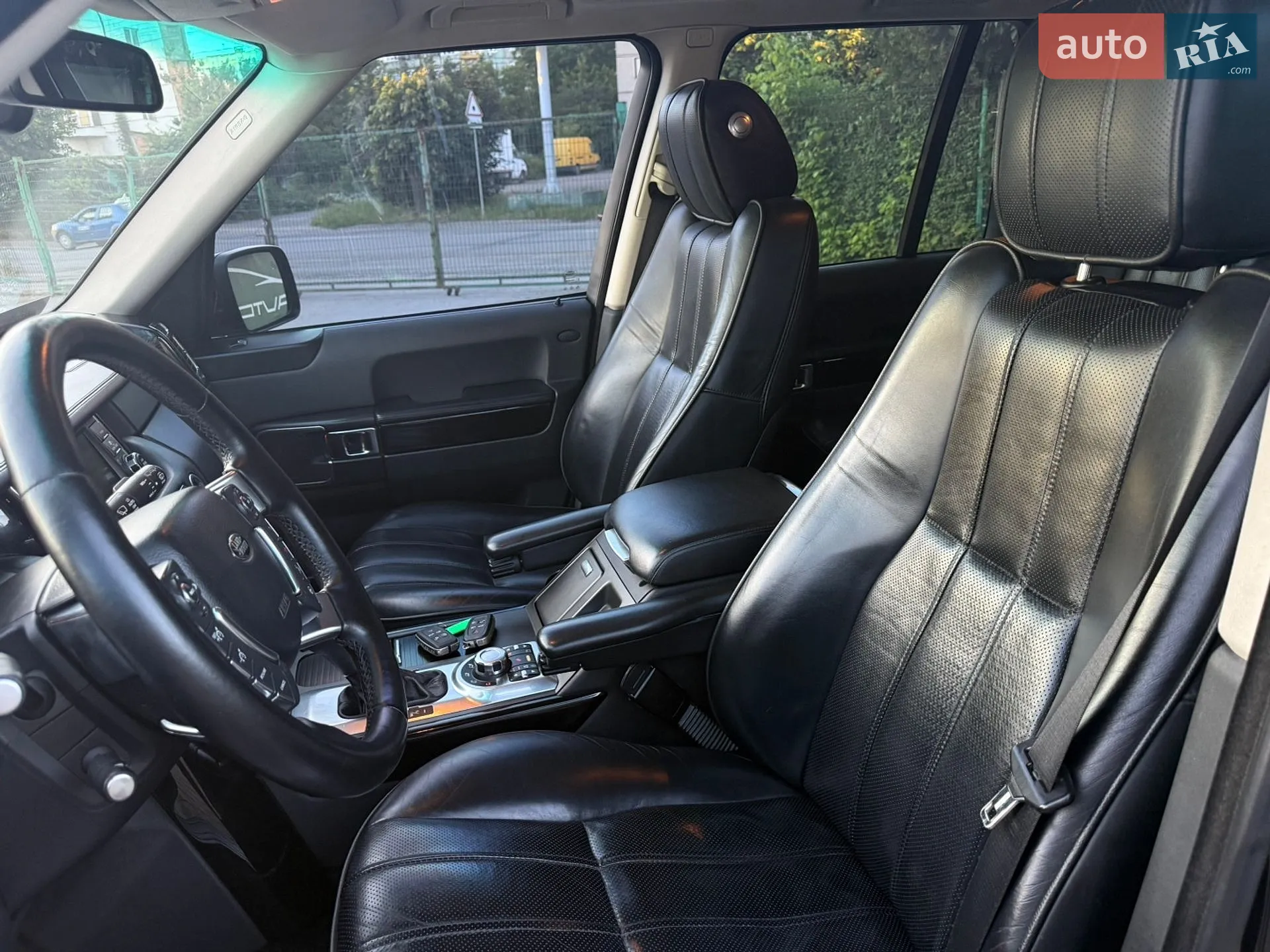 2010 Land Rover Range Rover - мініатюра 16