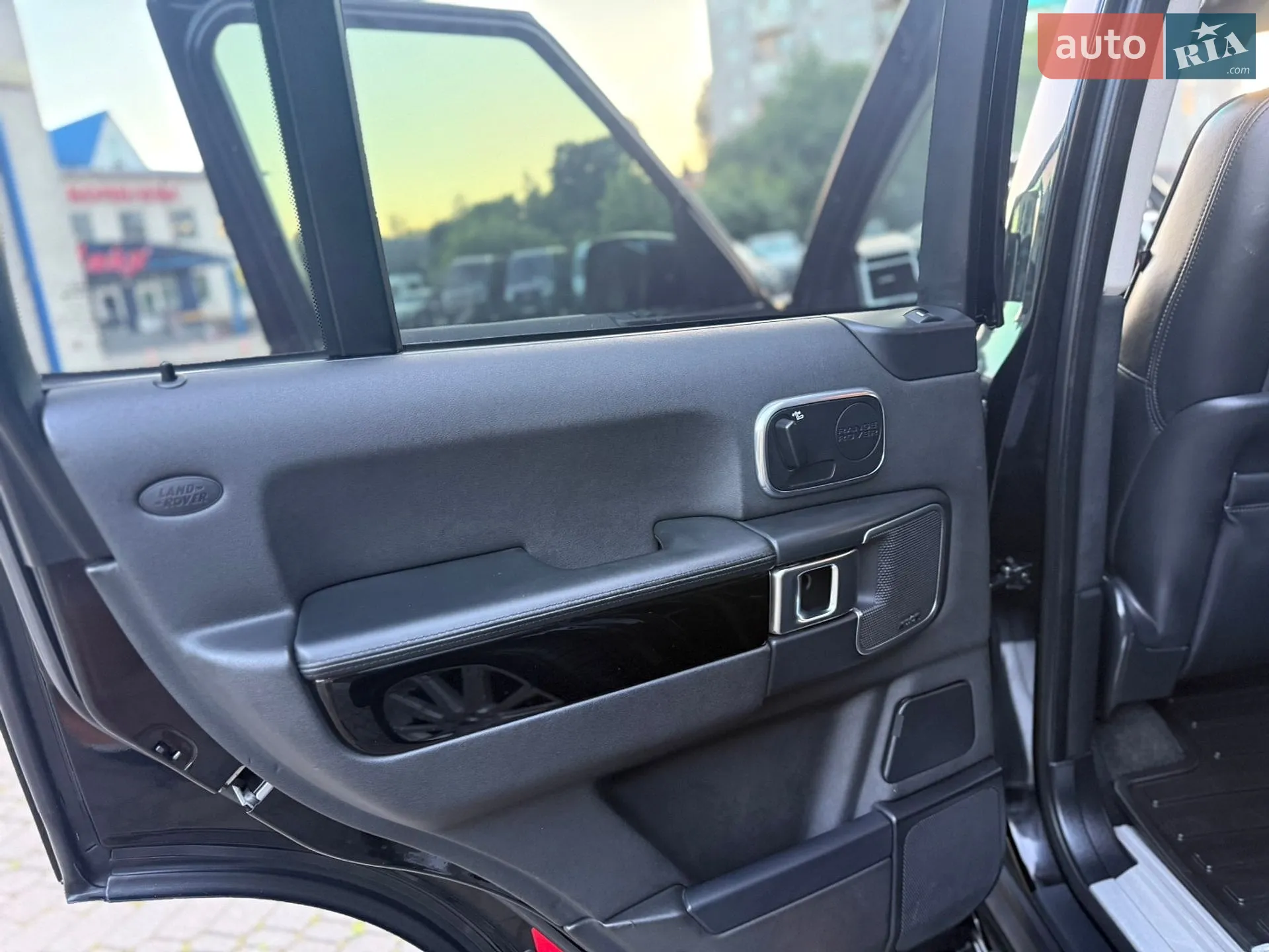 2010 Land Rover Range Rover - мініатюра 24