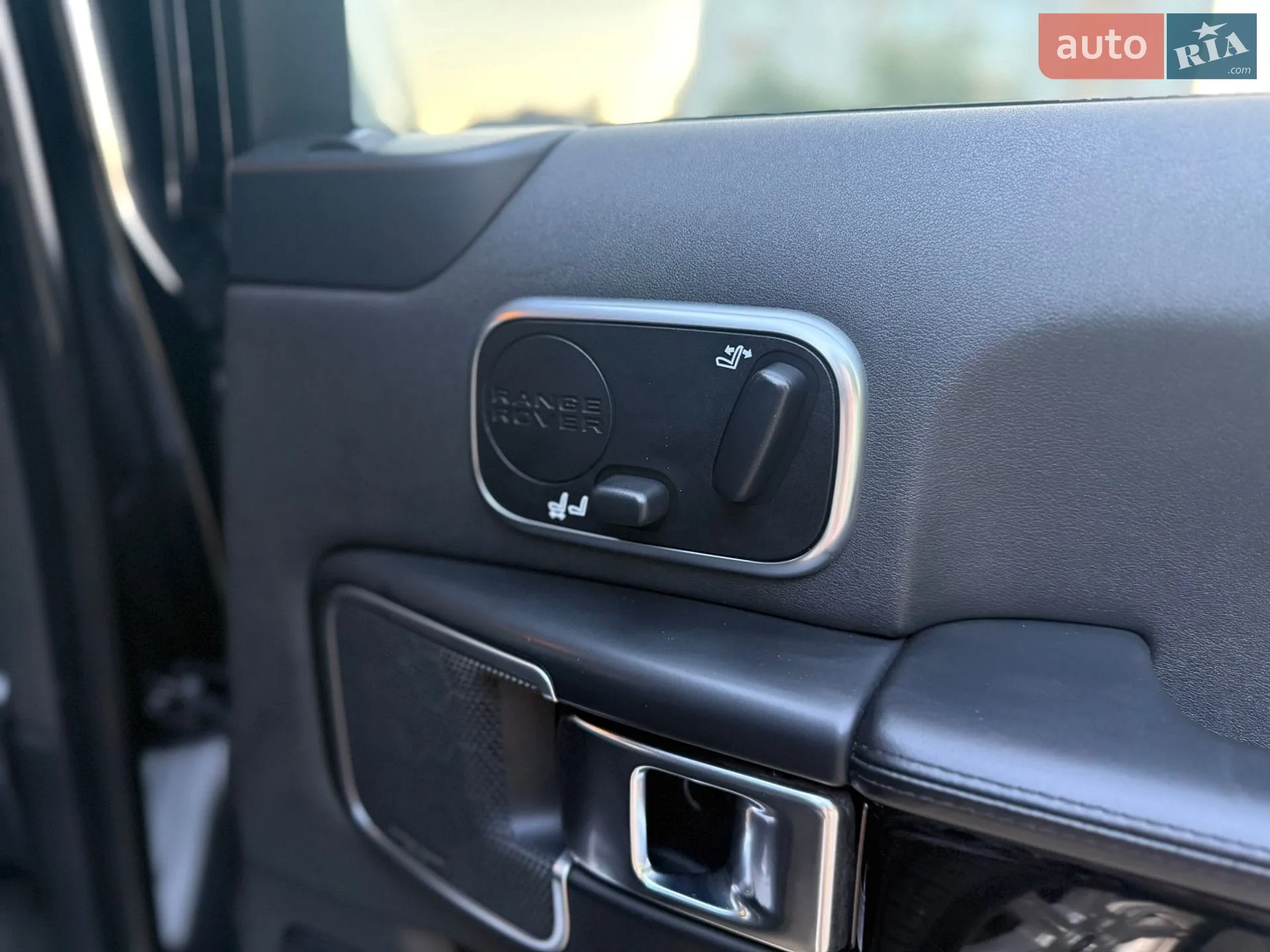 2010 Land Rover Range Rover - мініатюра 32