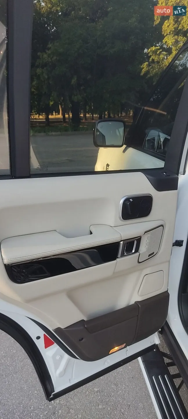 2011 Land Rover Range Rover - мініатюра 24