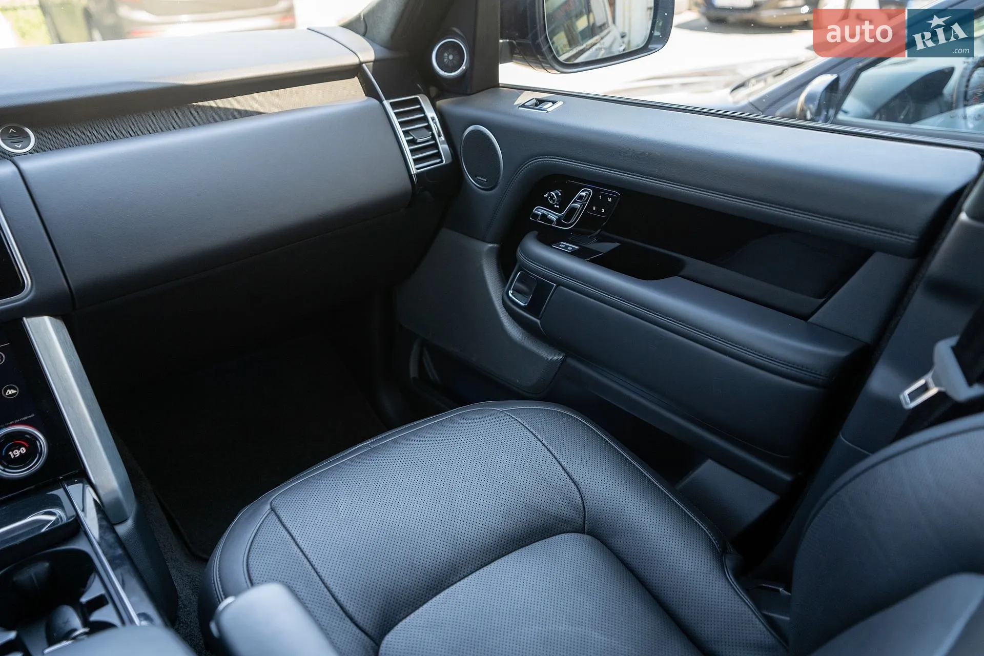 2018 Land Rover Range Rover - мініатюра 24
