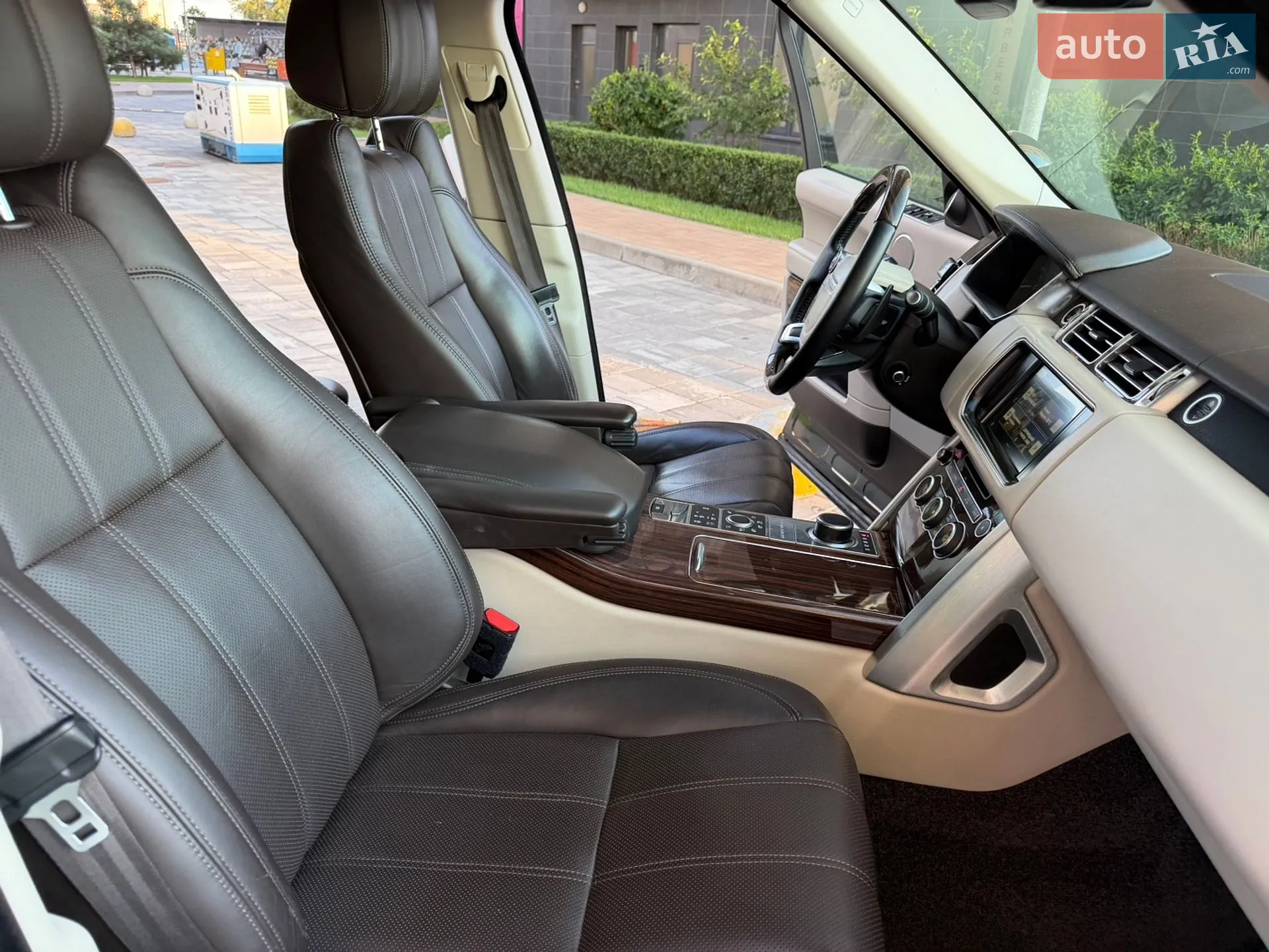 2016 Land Rover Range Rover - мініатюра 33