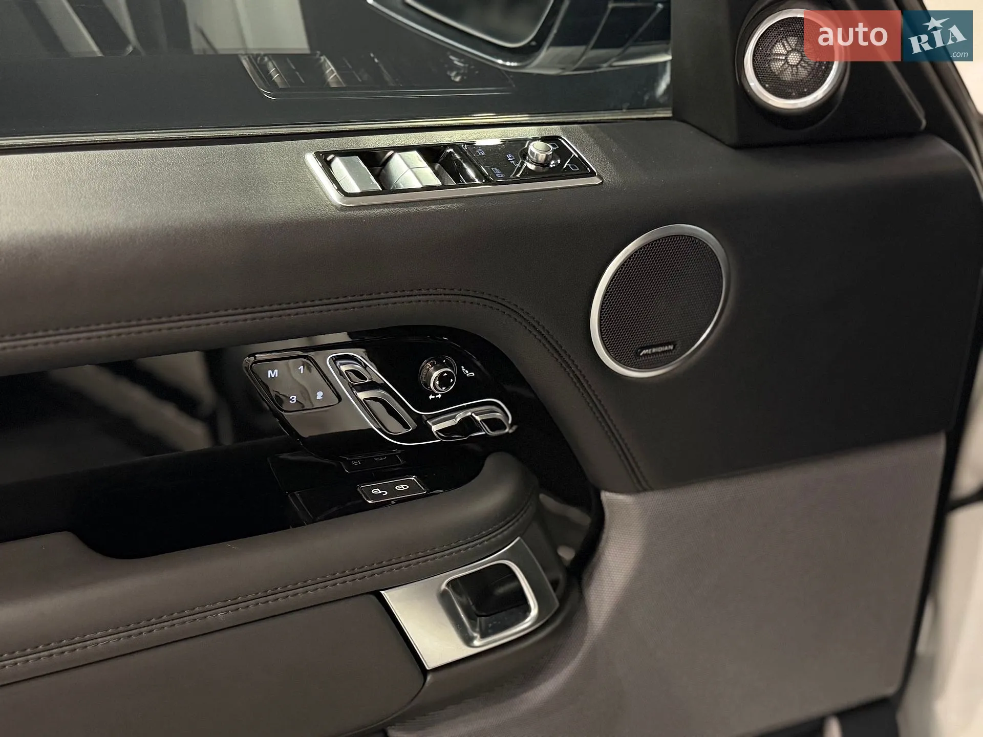 2018 Land Rover Range Rover - мініатюра 16