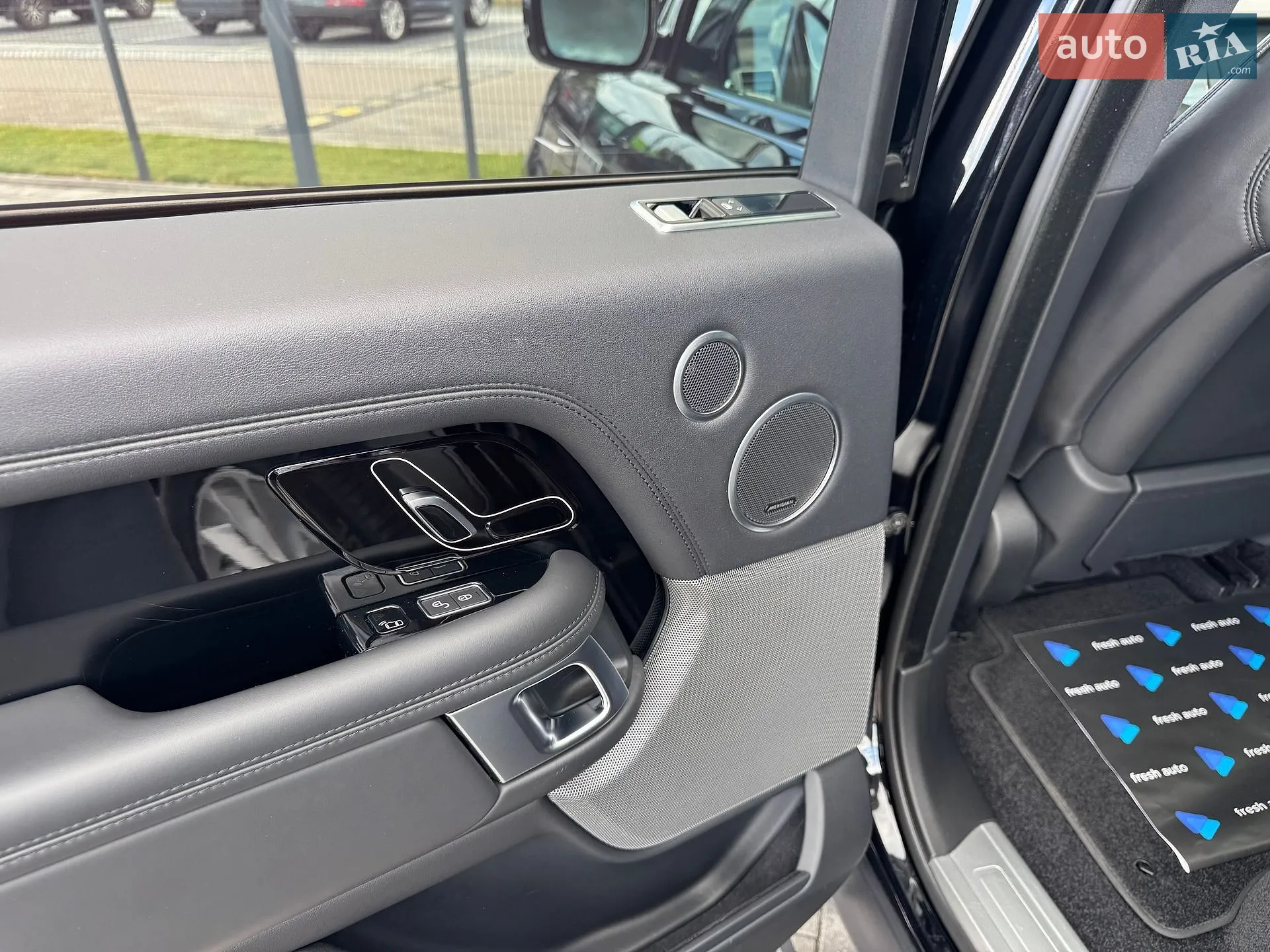 2018 Land Rover Range Rover - мініатюра 31