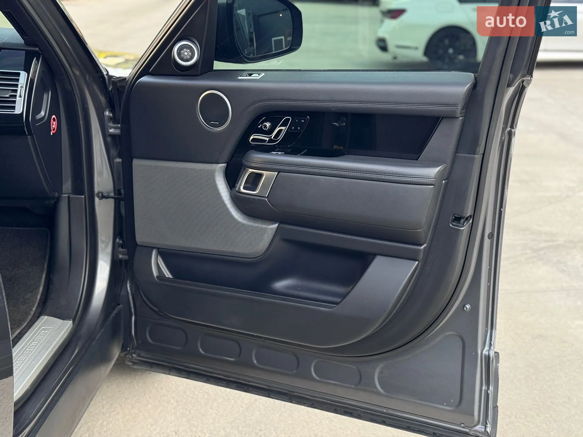 2018 Land Rover Range Rover - мініатюра 31