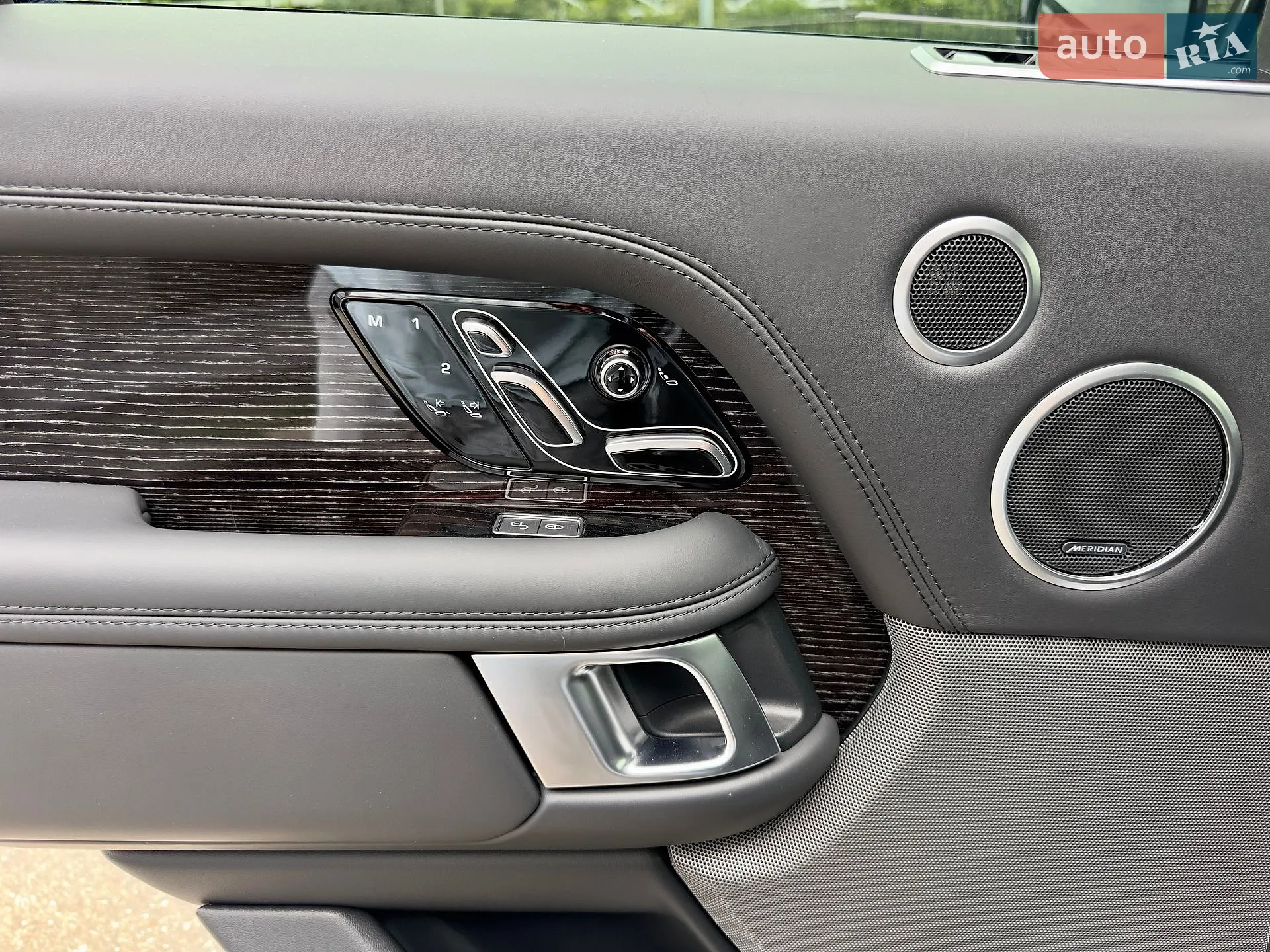 2018 Land Rover Range Rover - мініатюра 27