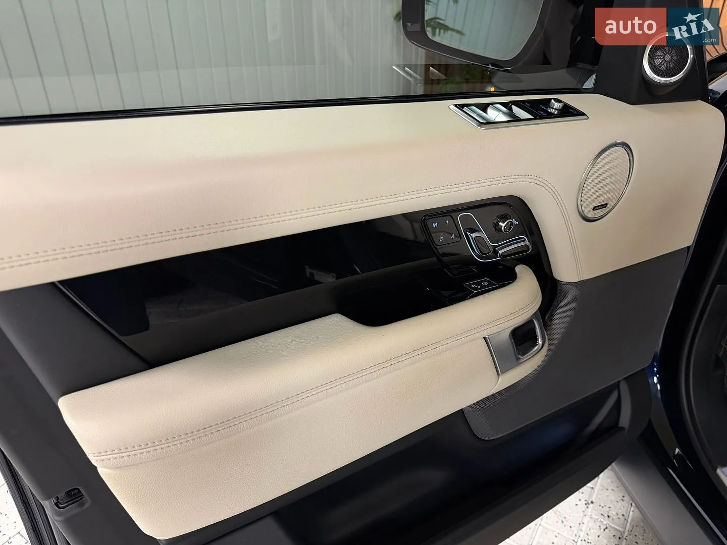 2020 Land Rover Range Rover - мініатюра 12