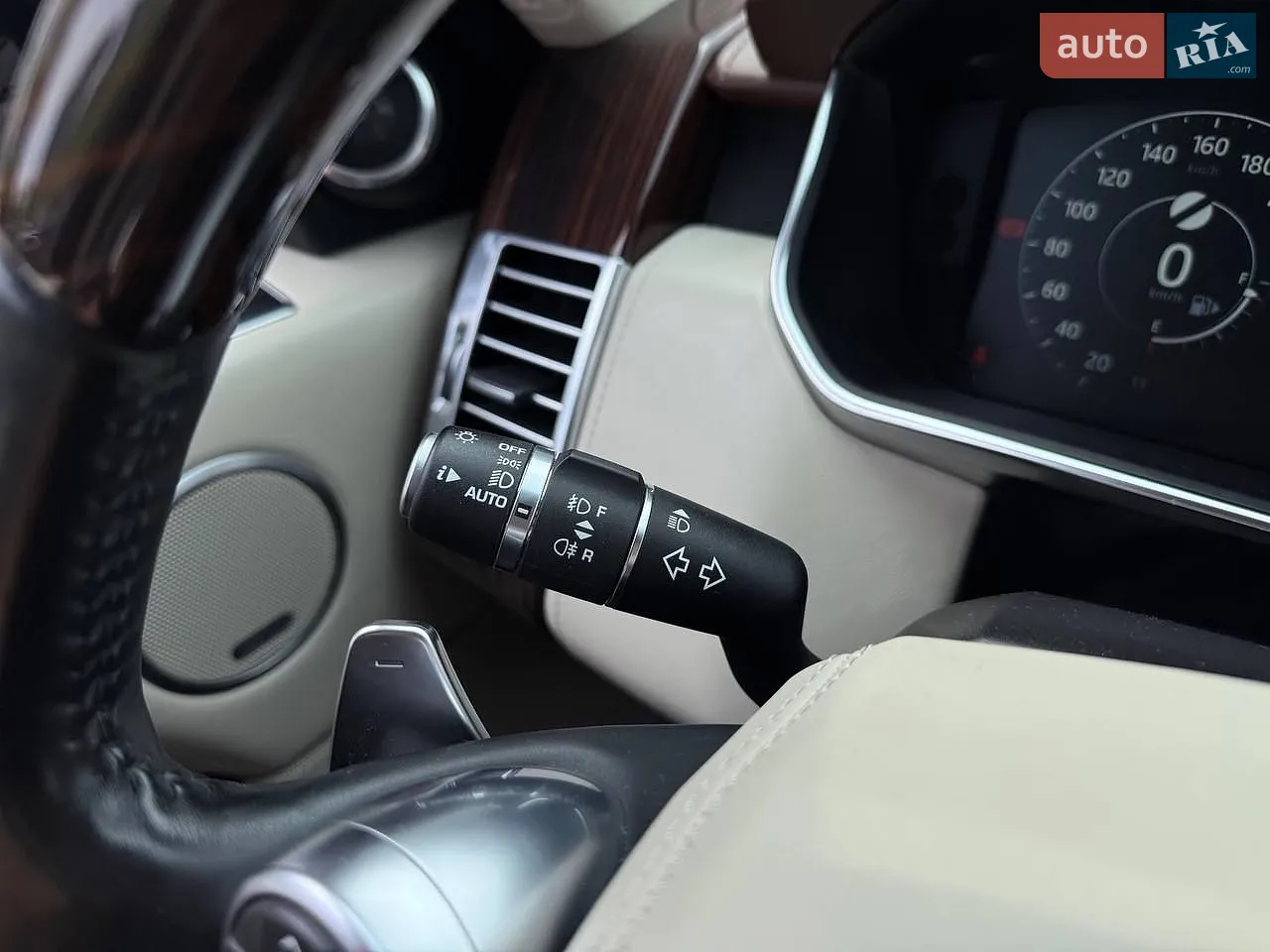 2017 Land Rover Range Rover - мініатюра 18