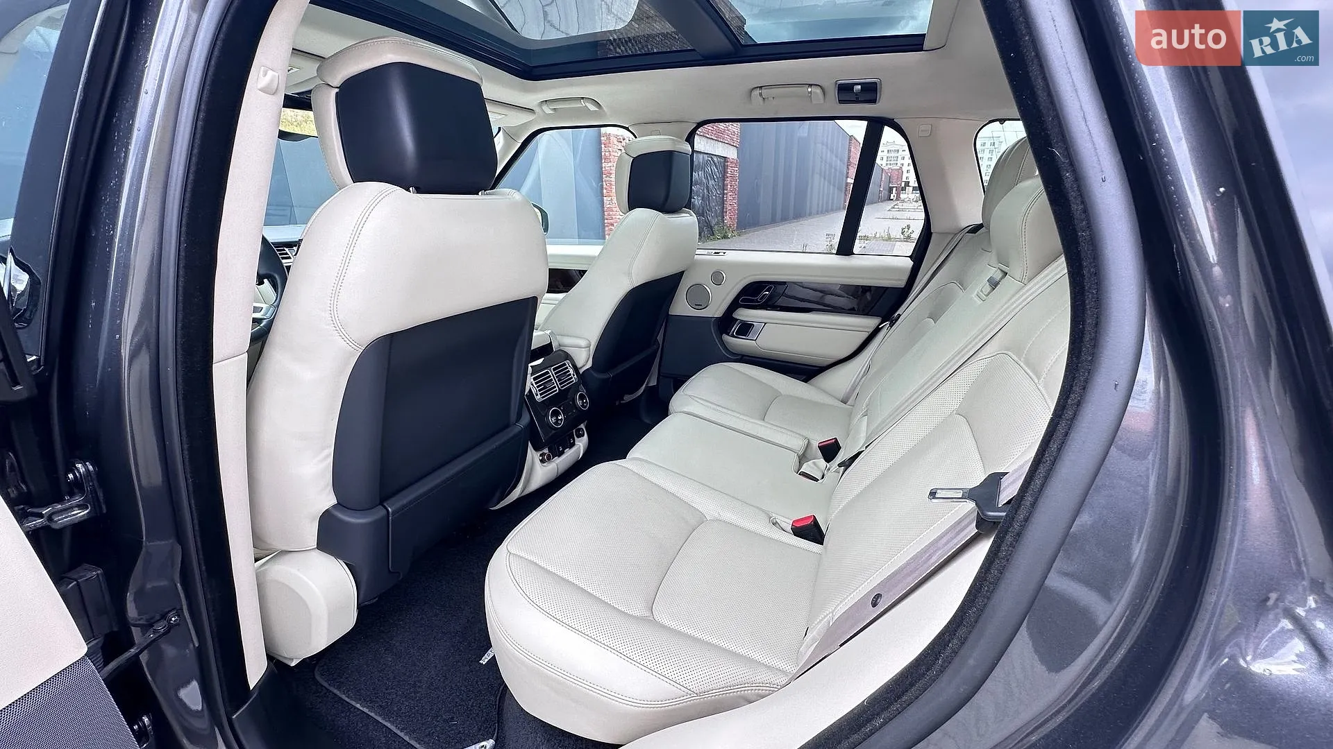 2018 Land Rover Range Rover - мініатюра 17
