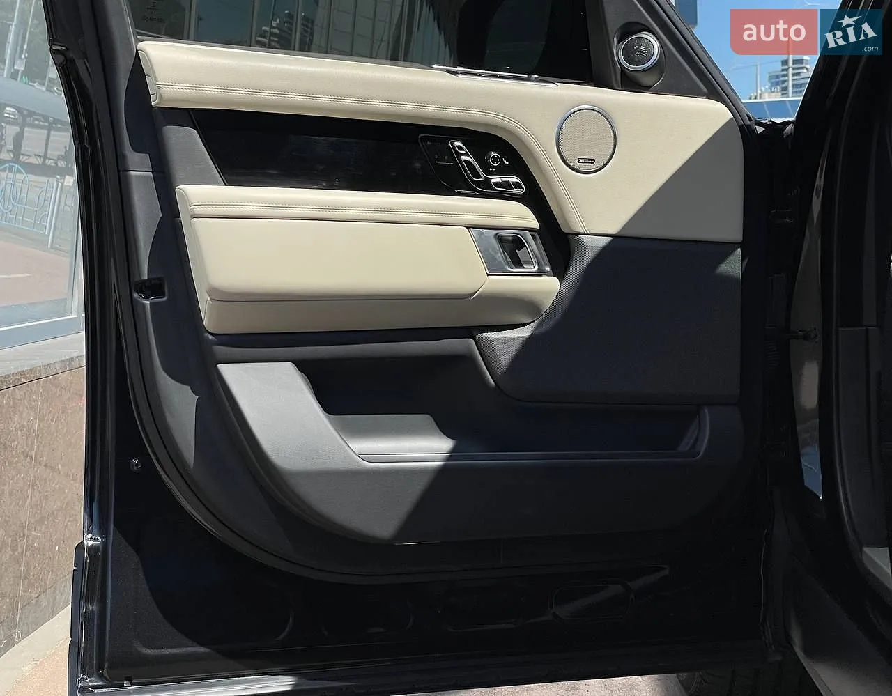 2020 Land Rover Range Rover - мініатюра 16