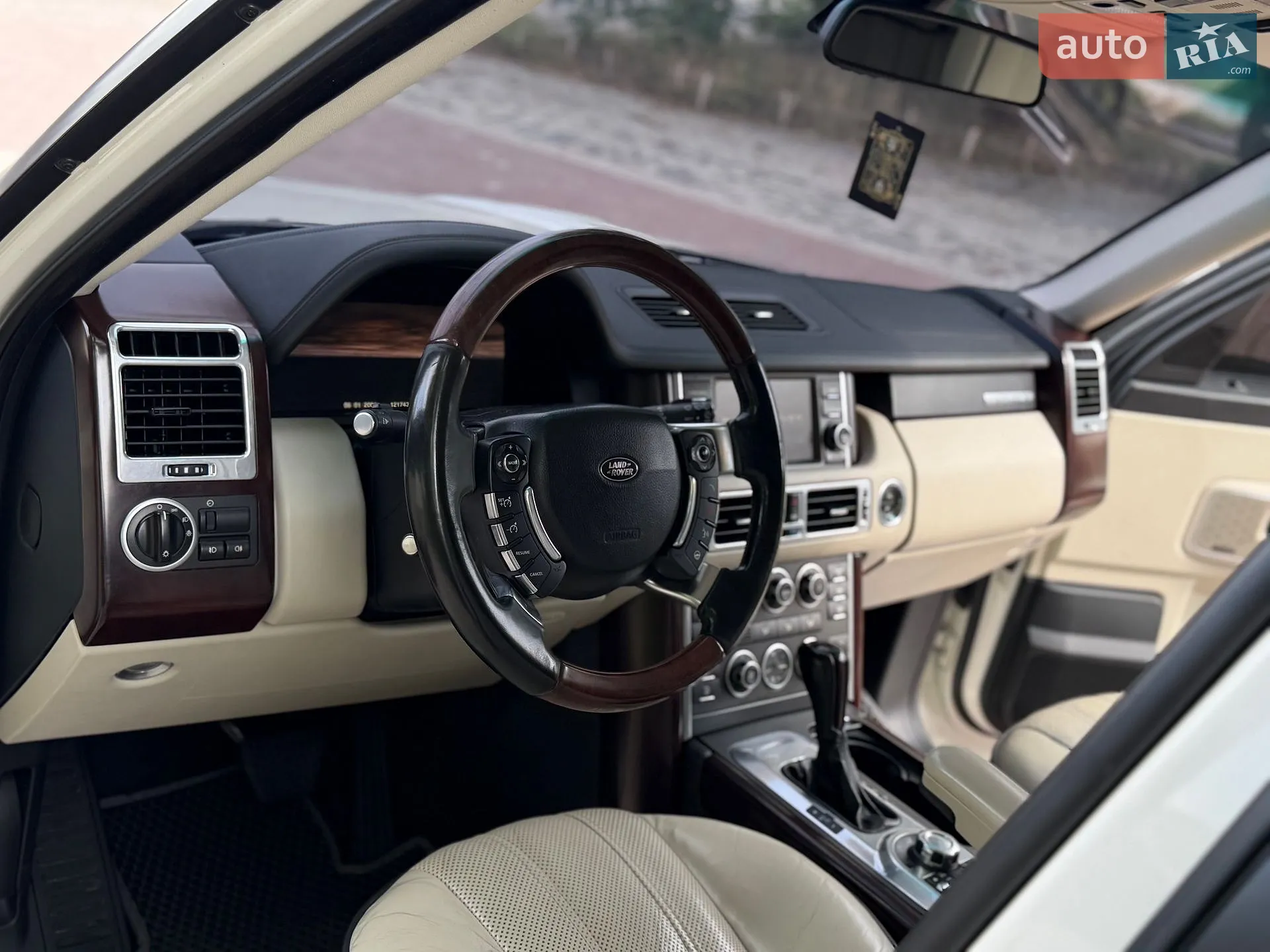 2010 Land Rover Range Rover - мініатюра 25