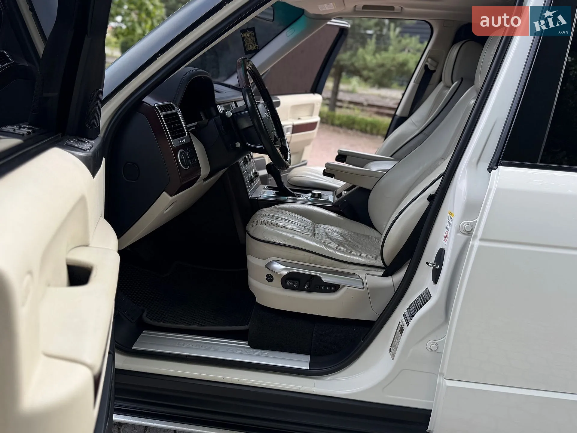 2010 Land Rover Range Rover - мініатюра 28